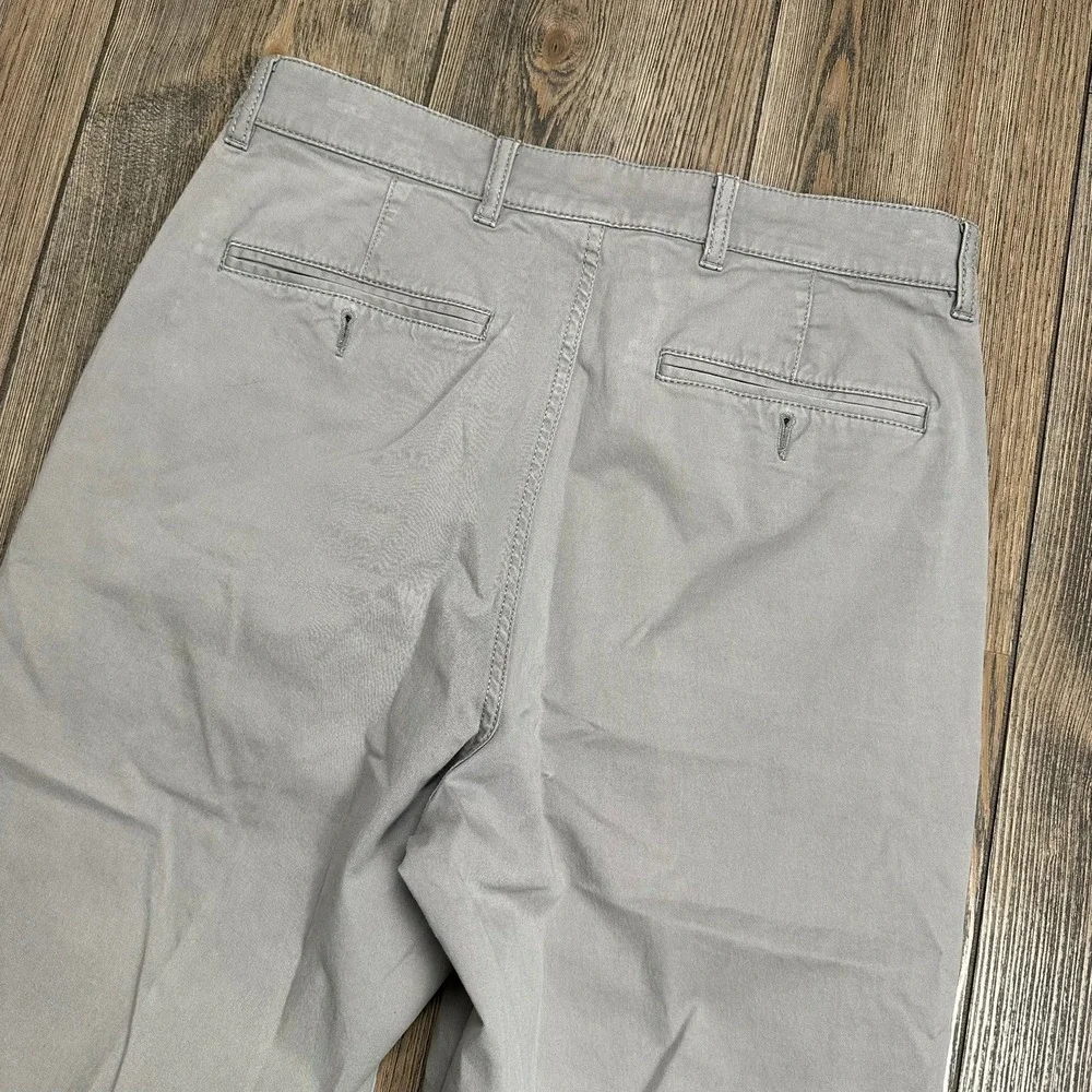 L.L. Bean Natural Fit Flat Front Khakis Chino Pants Men Size 30x31.5 Gray 503737